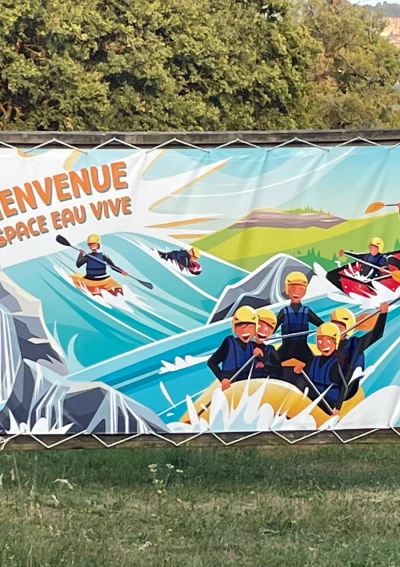 Banderole publicitaire pour "Espace Eau Vive" à Porcieu-Amblagnieu (38)