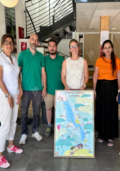 Réalisation d'une carte illustrée personnalisée pour le camping Sandaya La Nublière (Doussard 74)